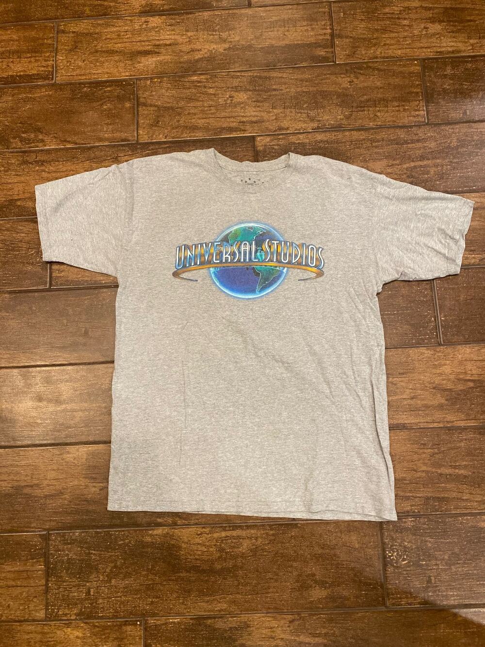 Universal Studios Classic Globe Logo Gray Graphic T-Shirt Men's Large